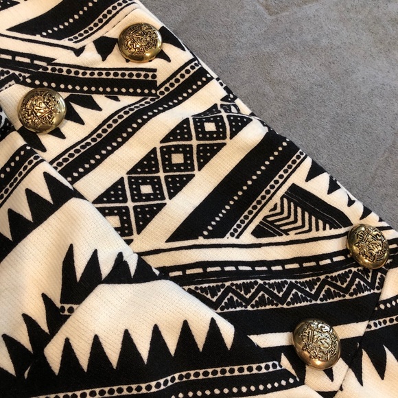 SOLD! Patterned Black/White Highwaisted Shorts - Picture 3 of 5